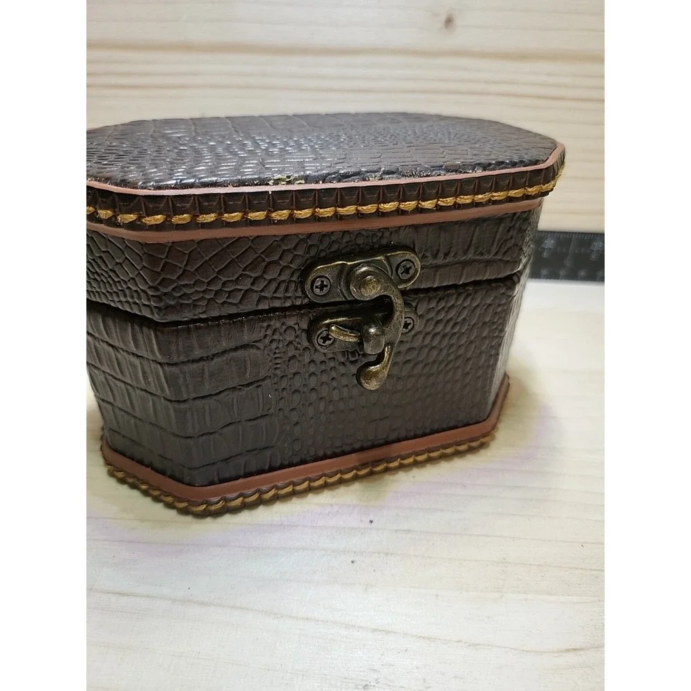 Vintage Trinket Box Small Wooden Treasure Chest‎ Storage Jewelry Necklace Box